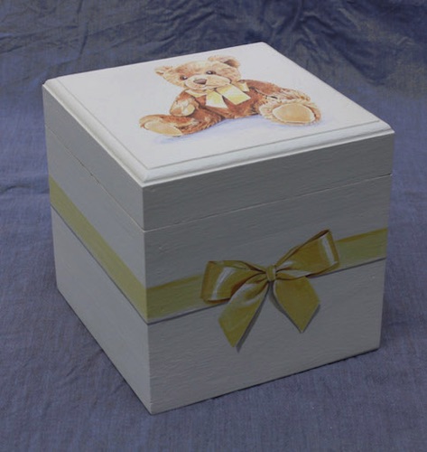 Keepsake box with mid brown teddy